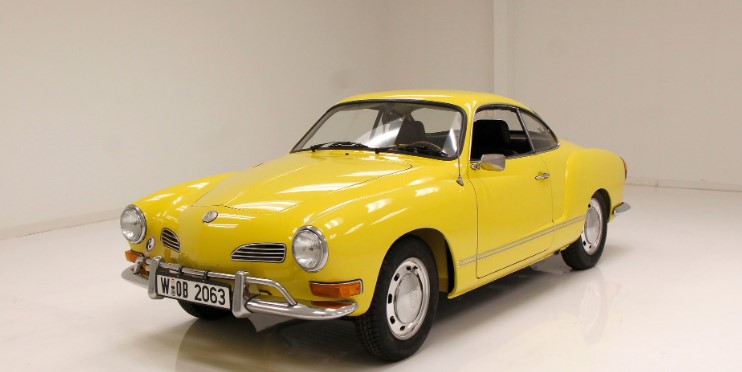 Ad-Rocer Car Collection 1971 Volkswagen Karmann Ghia
